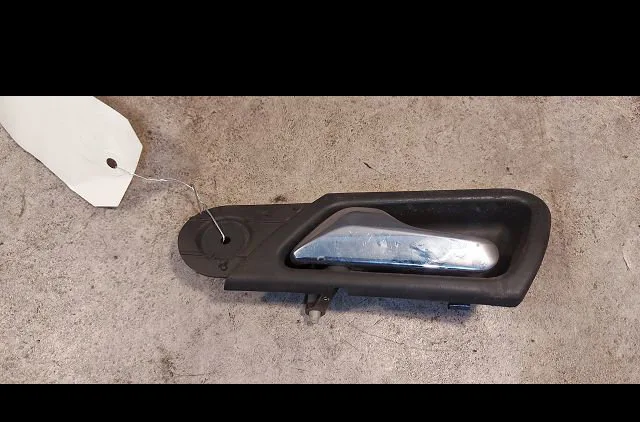 Poignee int porte avd Mercedes-benz CLASSE C (W203) C 220 cdi (203.006) (2000-2007) occasion