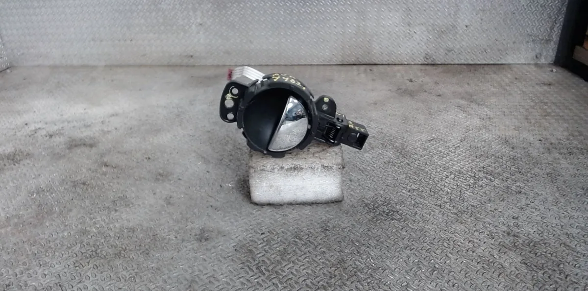 Poignee int porte avd MINI MINI 2 R55  MINI 2 R55 CLUBMAN PHASE 1 BREAK occasion