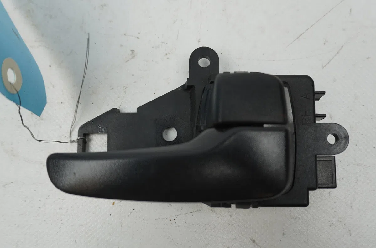 Poignee int porte avd Mitsubishi L200 - TRITON (KA_T, KB_T) 2.5 di-d 4wd (kb4t) (2005-2015) 4 portes occasion