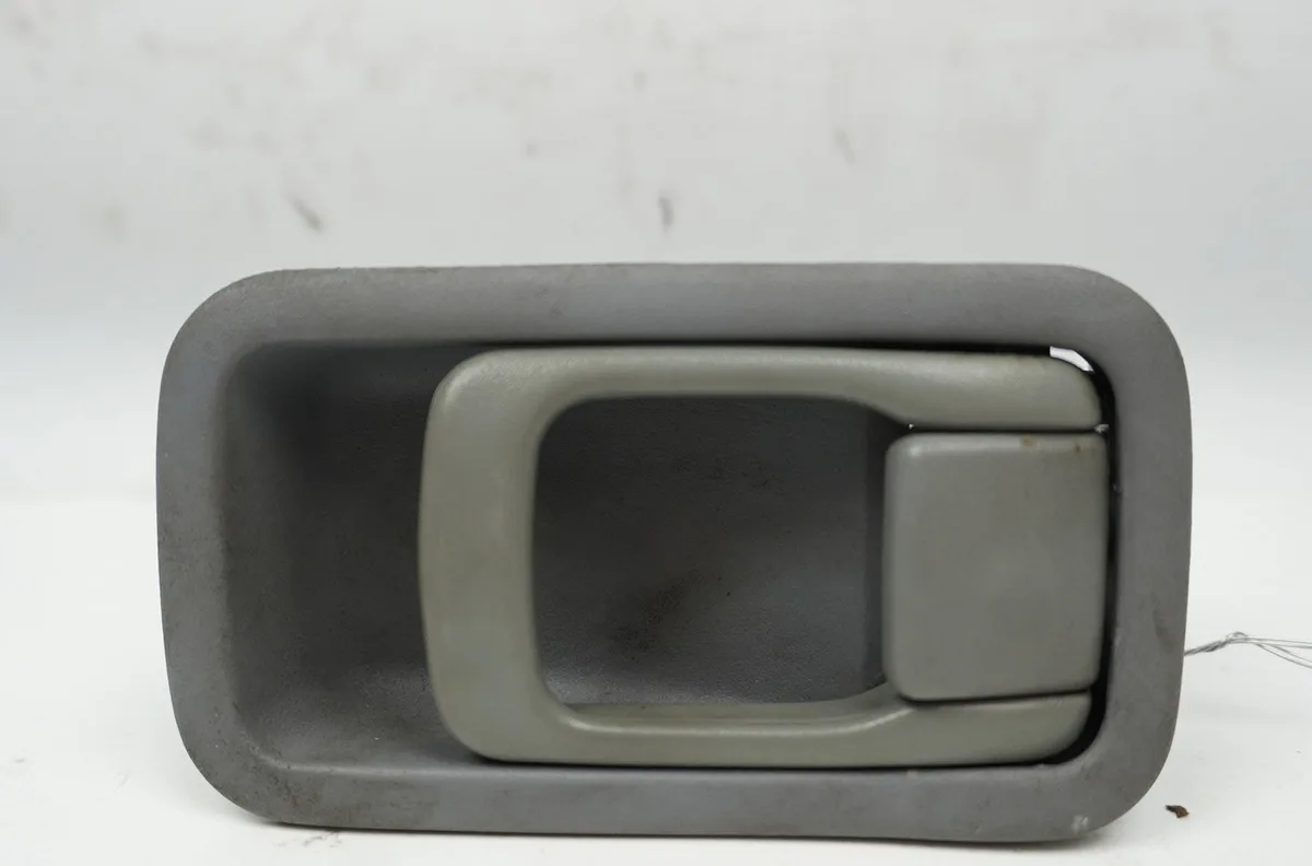 Poignee int porte avd Nissan MICRA II (K11) 1.0 i 16v (1992-2000) occasion