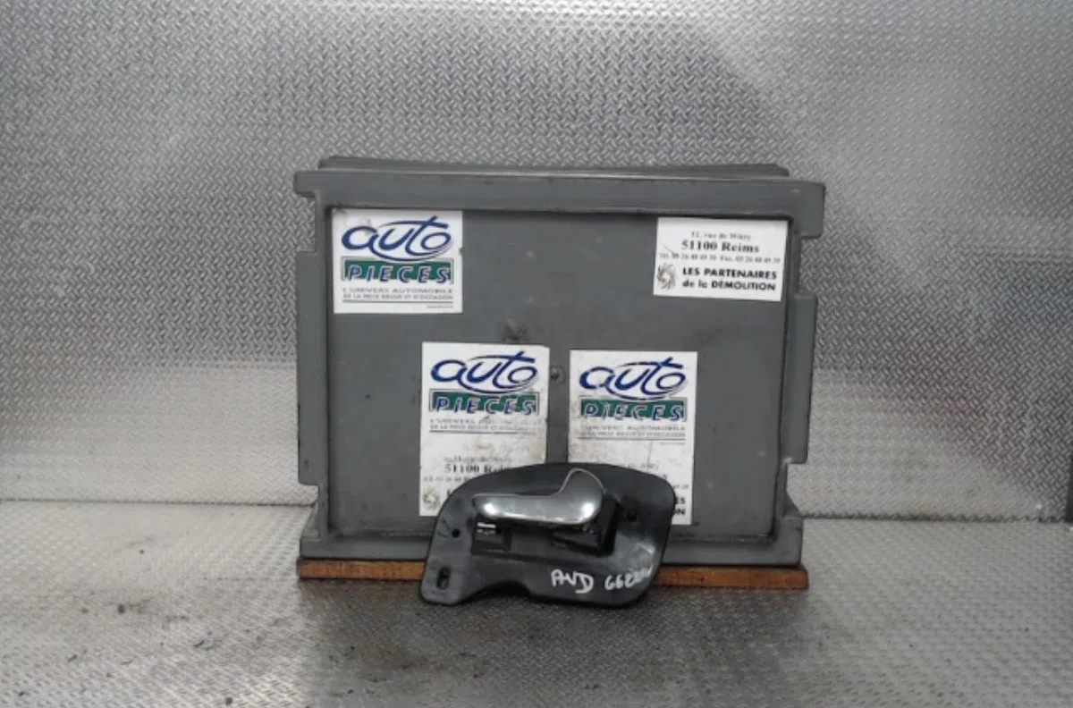 Poignee int porte avd Opel CORSA C (X01) 1.3 cdti (f08, f68) (2003-2009) occasion
