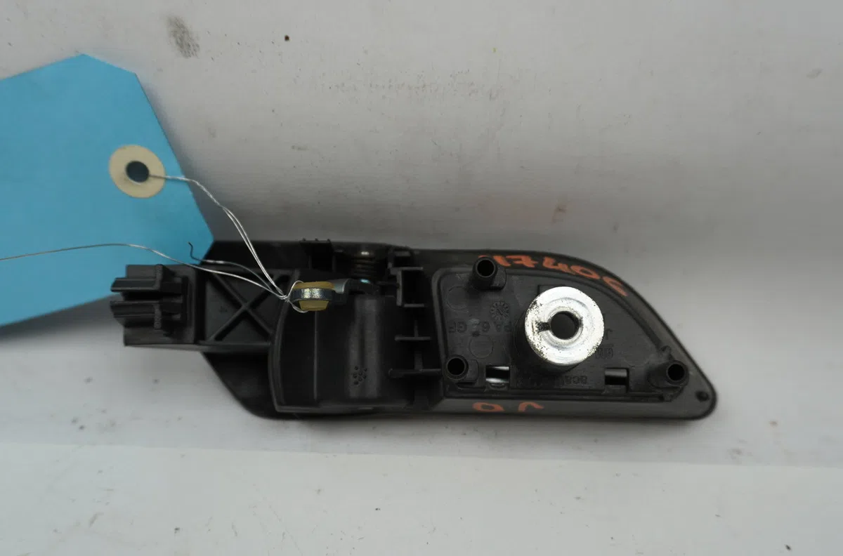 Poignee int porte avd Opel TIGRA TwinTop (X04) 1.8 (r97) (2004-2010) occasion