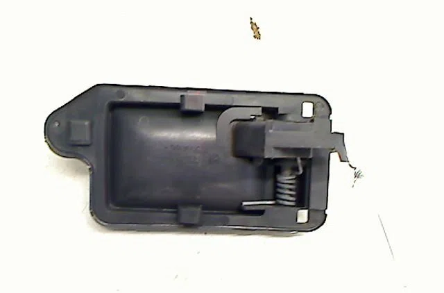 Poignee int porte avd PEUGEOT 106 occasion