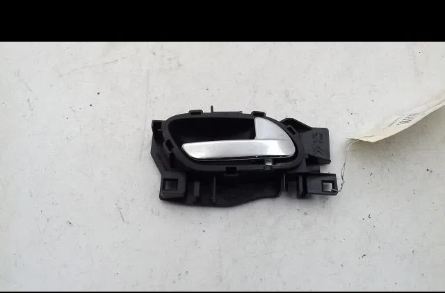 Poignee int porte avd Peugeot 207-207 (WA_, WC_) 1.6 hdi (2006-2013) 5 portes occasion
