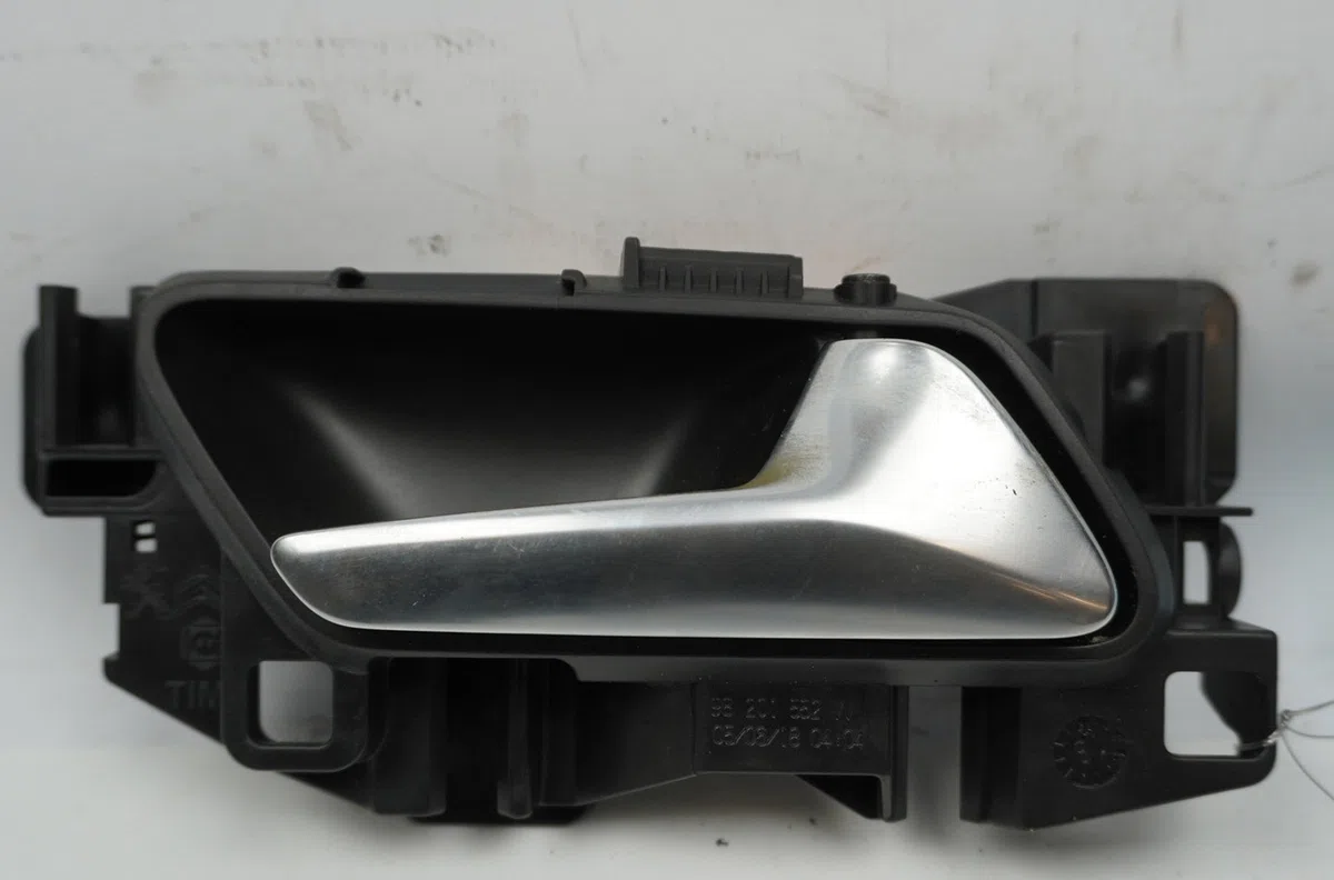 Poignee int porte avd Peugeot 3008 SUV (MC_, MR_, MJ_, M4_) 1.2 thp- puretech 130 (mrhnsm, mrhnsu, mrhnsj, mrhnyw,... (2