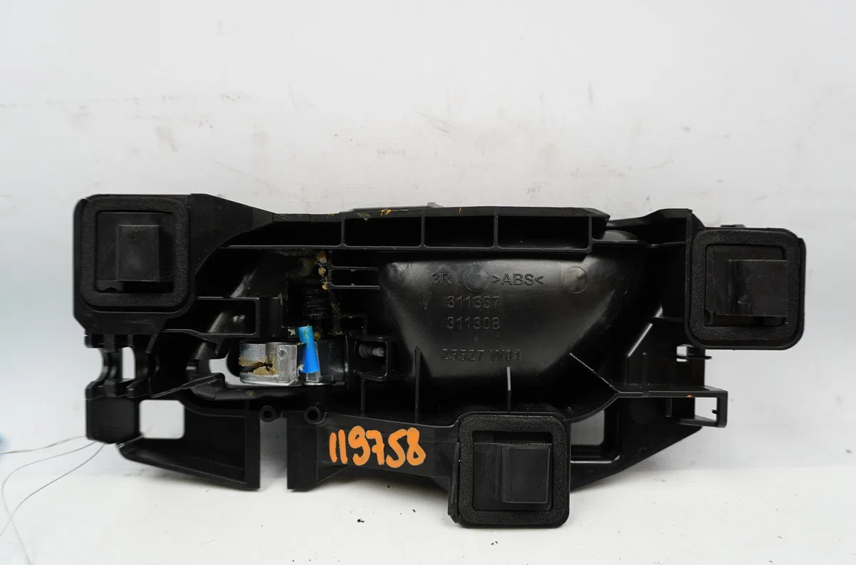 Poignee int porte avd Peugeot 3008 SUV (MC_, MR_, MJ_, M4_) 1.2 thp- puretech 130 (mrhnsm, mrhnsu, mrhnsj, mrhnyw,... (2