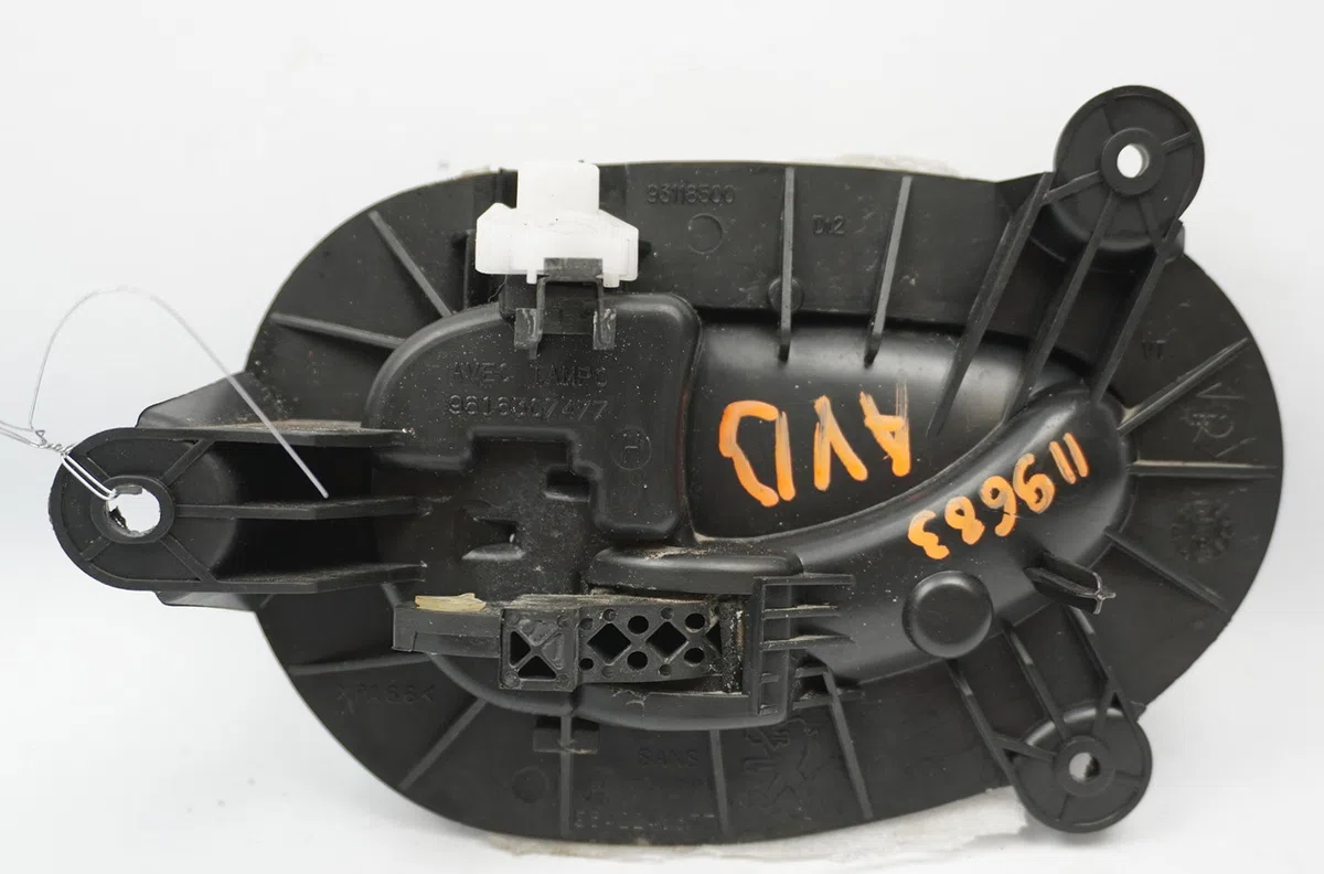 Poignee int porte avd Peugeot 406 (8B) 2.0 hdi 110 (1998-2001) 4 portes occasion