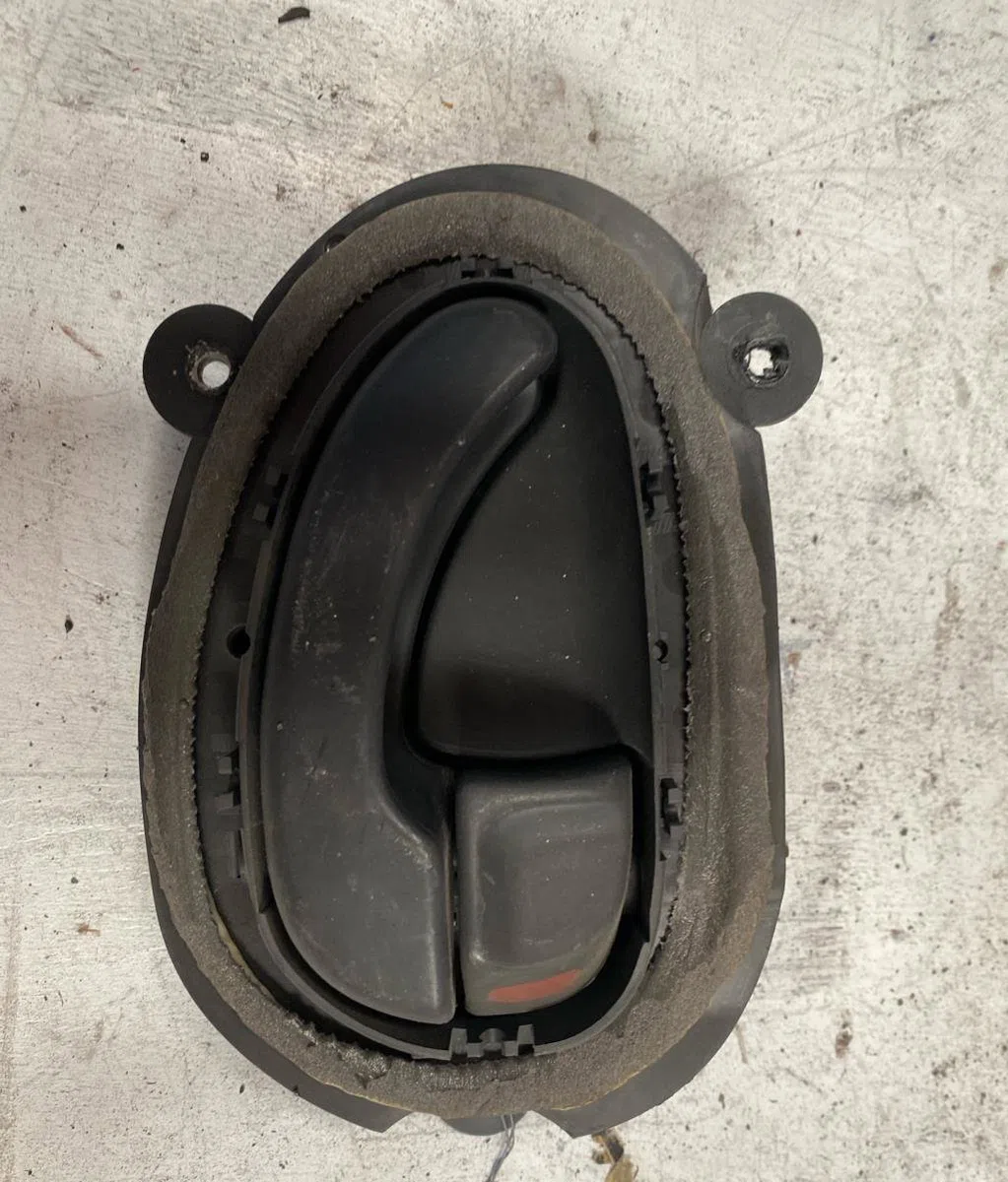 Poignee int porte avd Peugeot 406 Break (8E-F) 2.1 td 12v (1996-2004) occasion