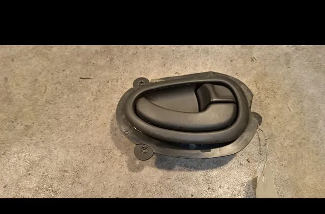 Poignee int porte avd Peugeot 406 Coupé (8C) 2.2 hdi (2000-2004) 2 portes occasion