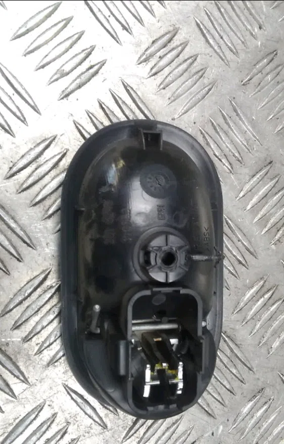 Poignee int porte avd Renault CLIO III (BR0-1, CR0-1) 1.5 dci (c-br0g, c-br1g) (2005-2012) 5 portes occasion