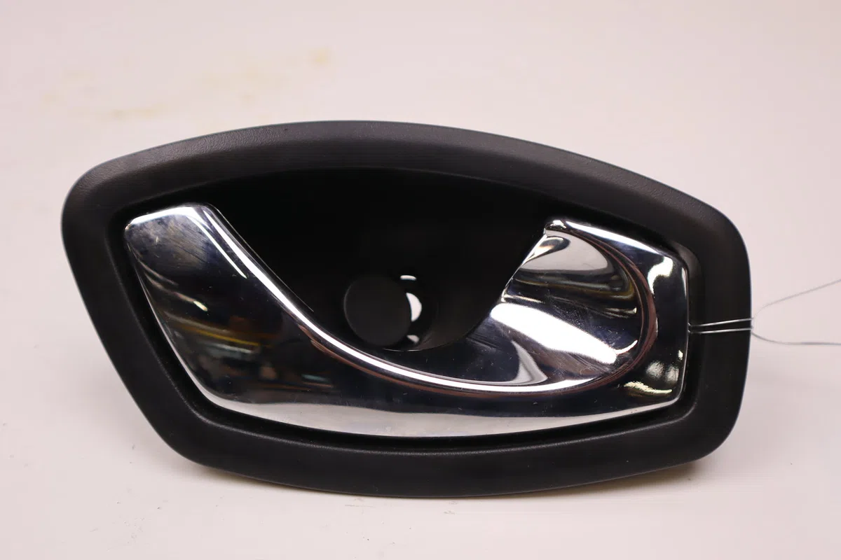 Poignee int porte avd Renault CLIO IV (BH_) 1.5 dci 90 (2012) 5 portes occasion