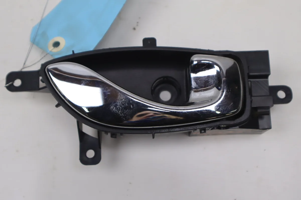 Poignee int porte avd Renault KOLEOS I (HY_) 2.0 dci 4x4 (hy0b) (2008) occasion