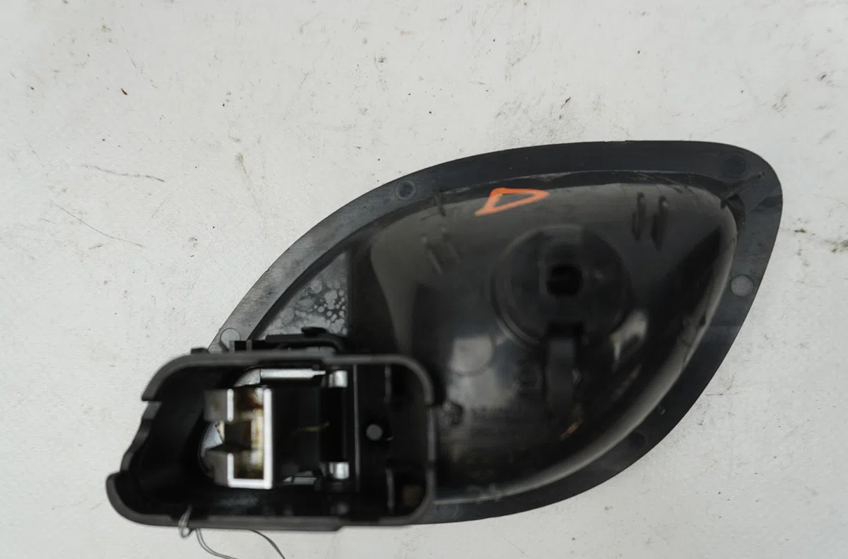 Poignee int porte avd Renault LAGUNA II (BG0-1_) 1.9 dci (2001-2007) occasion