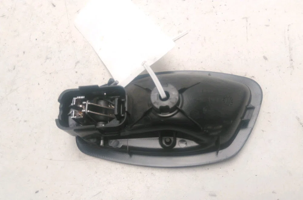 Poignee int porte avd Renault MEGANE III 3-5 portes (BZ0-1_, B3_) 1.6 dci (bz00, bz12, bz13) (2011-2015) 5 portes occasi