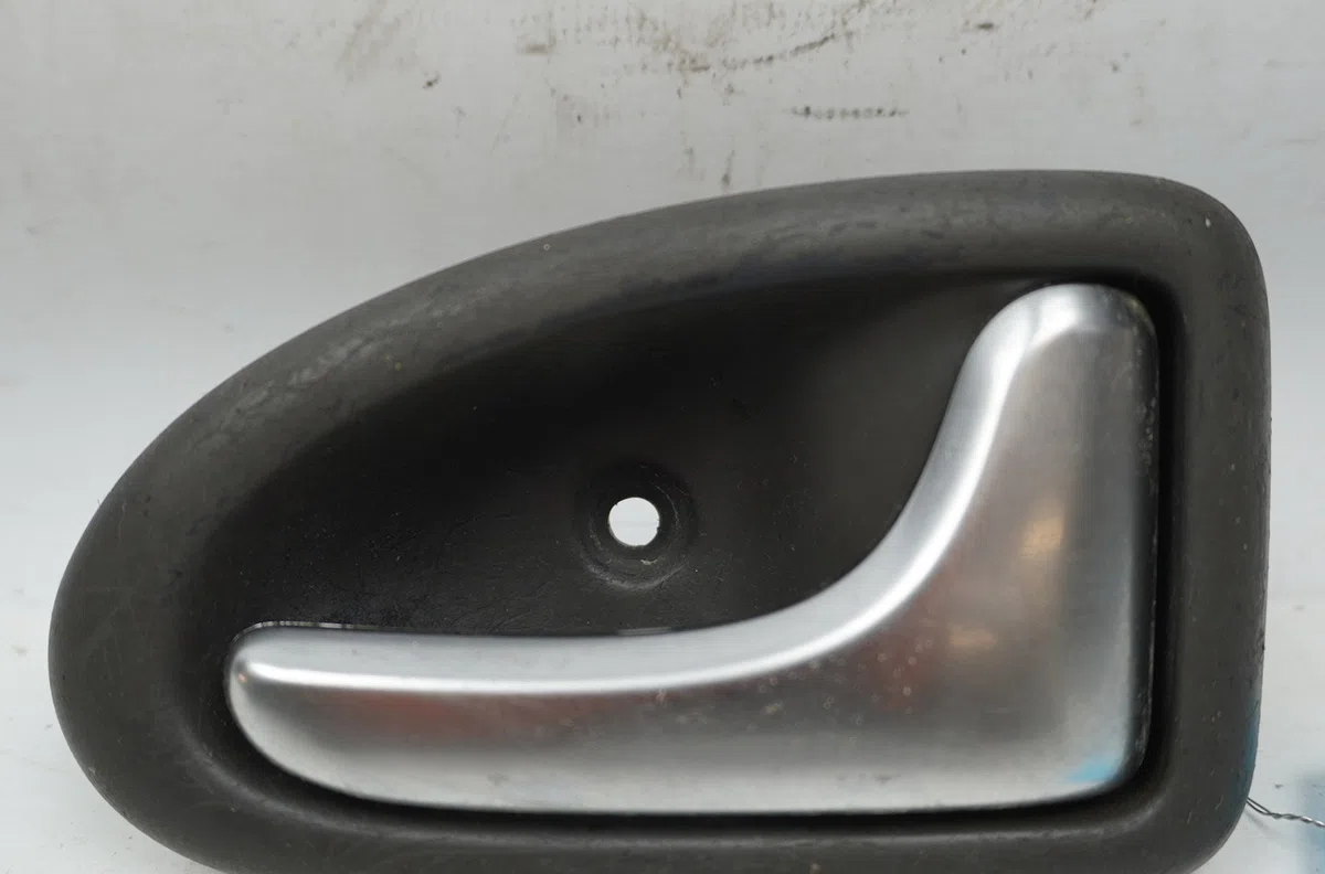Poignee int porte avd Renault SCÉNIC I Monospace (JA0-1_, FA0_) 1.9 dti (ja1u) (2001-2003) occasion