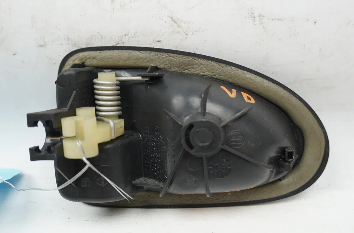 Poignee int porte avd Renault SCÉNIC I Monospace (JA0-1_, FA0_) 1.9 dti (ja1u) (2001-2003) occasion