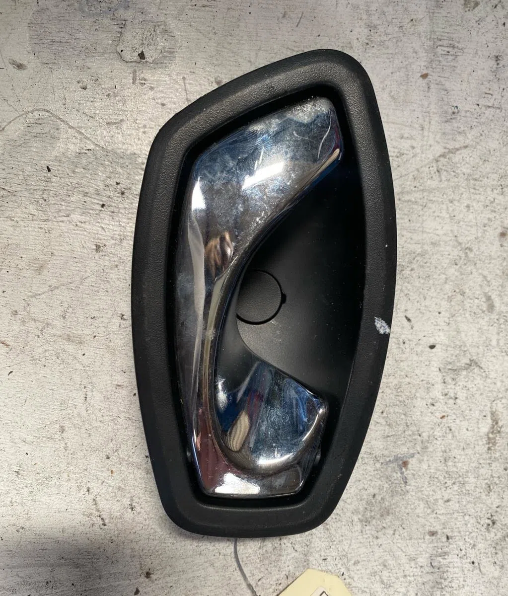 Poignee int porte avd Renault SCÉNIC III (JZ0-1_) 1.6 dci (jz00, jz12) (2011) 5 portes occasion