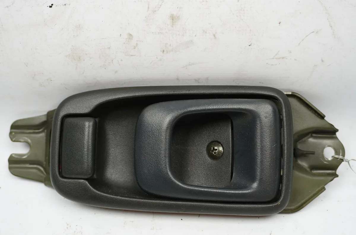 Poignee int porte avd Suzuki ALTO IV (EF) 1.0 (sh410) (1994-2002) occasion