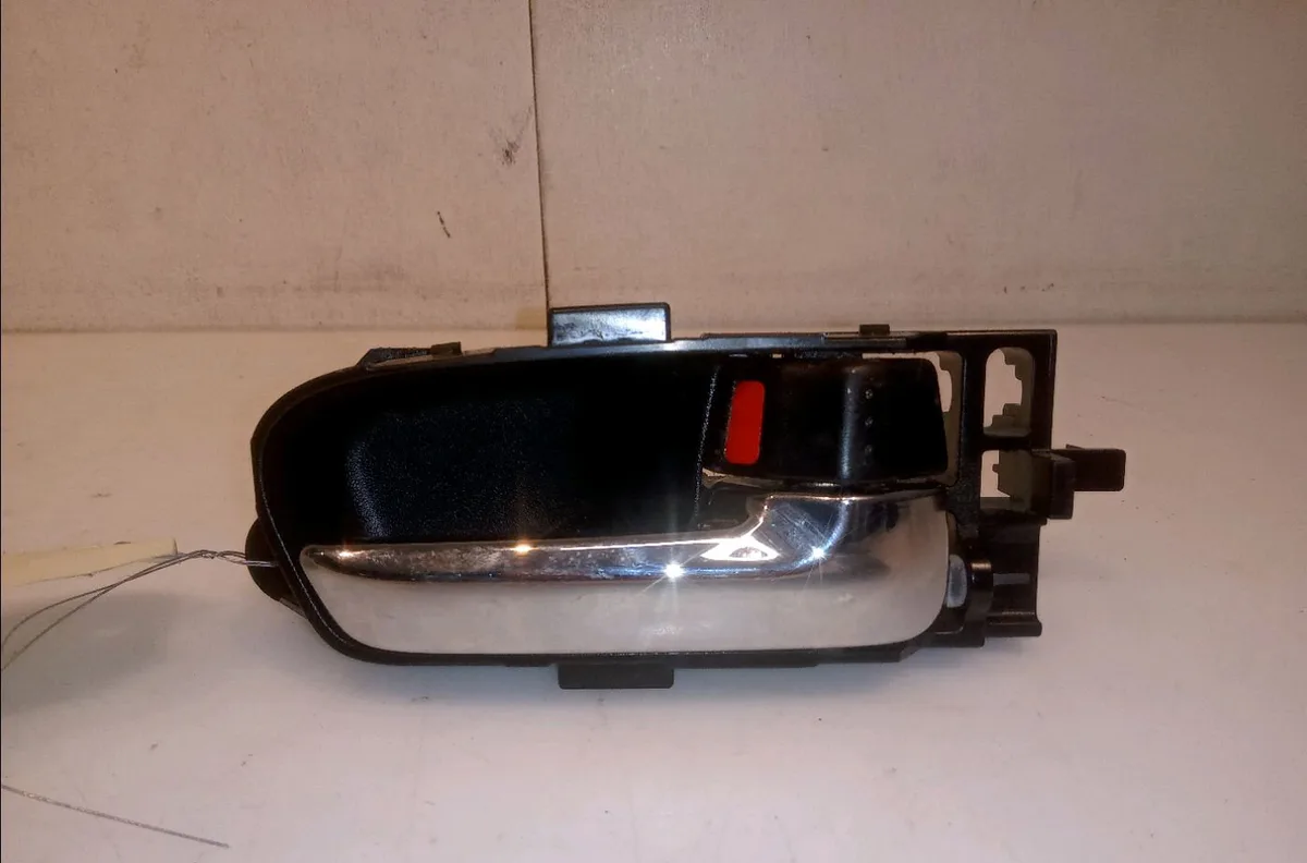 Poignee int porte avd Suzuki GRAND VITARA II (JT, TE, TD) 1.6 traction intégrale (jb416) (2005-2015) occasion