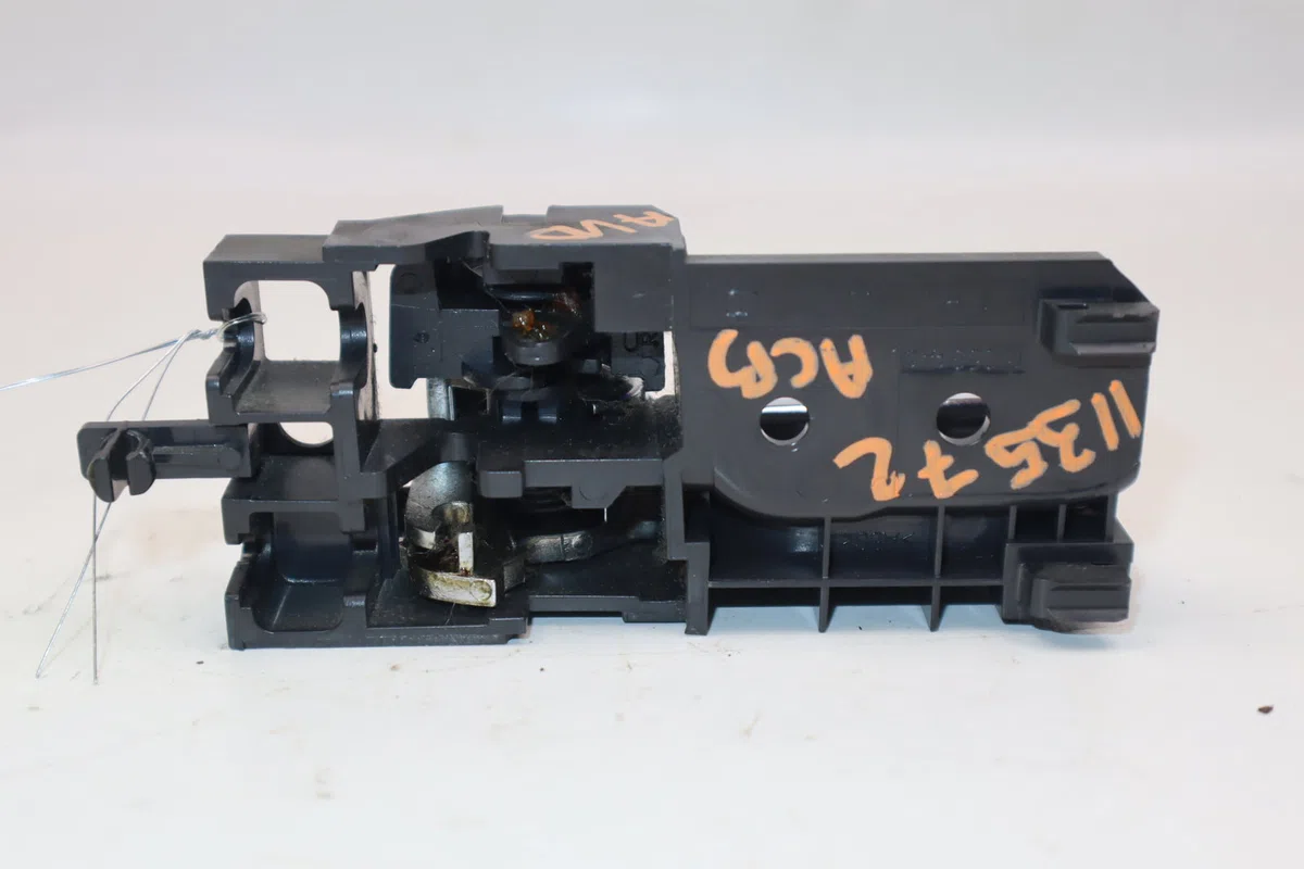 Poignee int porte avd Toyota COROLLA (_E12_) 2.0 d-4d (cde120r_, cde120l_) (2002-2006) occasion