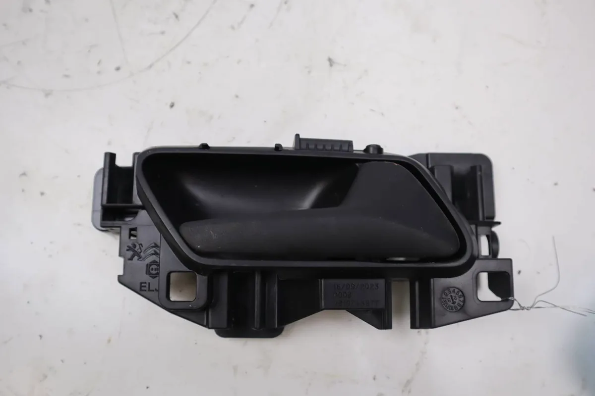 Poignee int porte avd Toyota PROACE CITY Camionnette-Monospace 1.5 d-4d 130 (bpzma) (2019) occasion