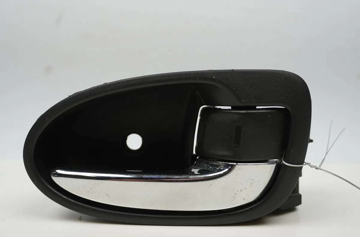 Poignee int porte avd Toyota YARIS (_P9_) 1.4 d-4d (nlp90_) (2005-2012) occasion