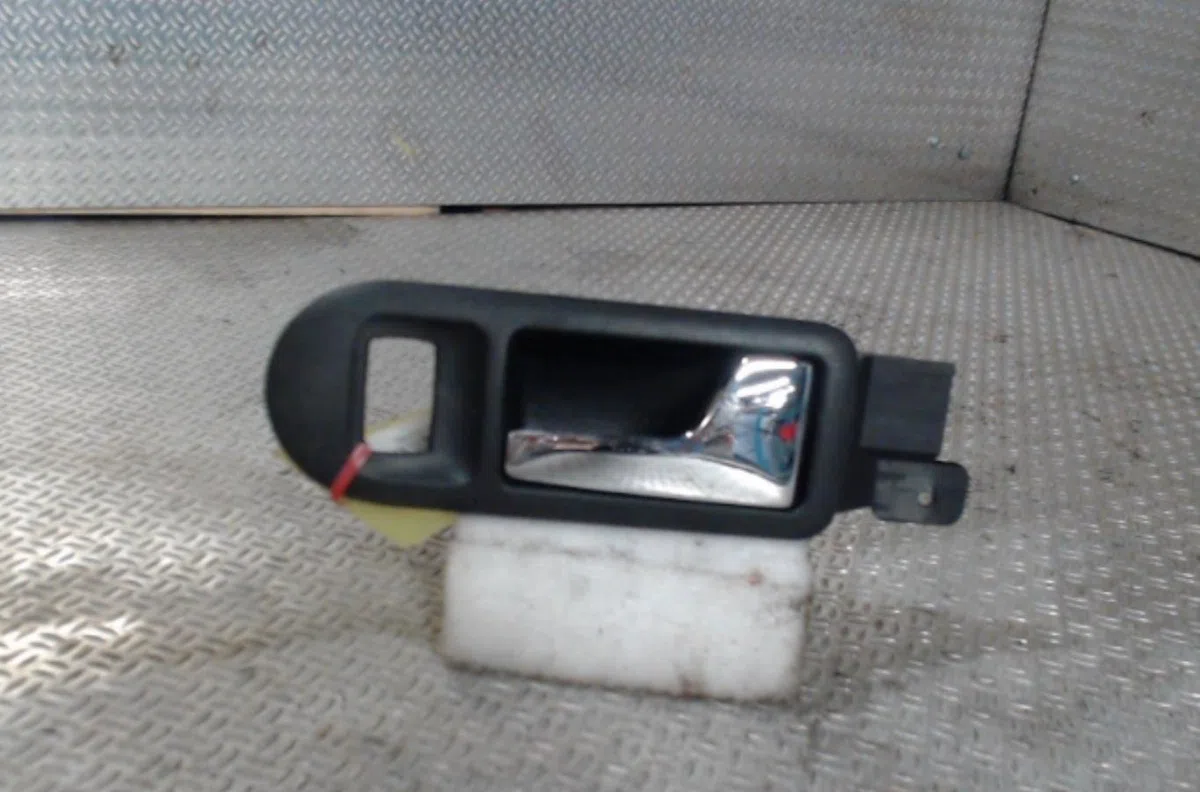 Poignee int porte avd VOLKSWAGEN GOLF 4  GOLF 4 occasion