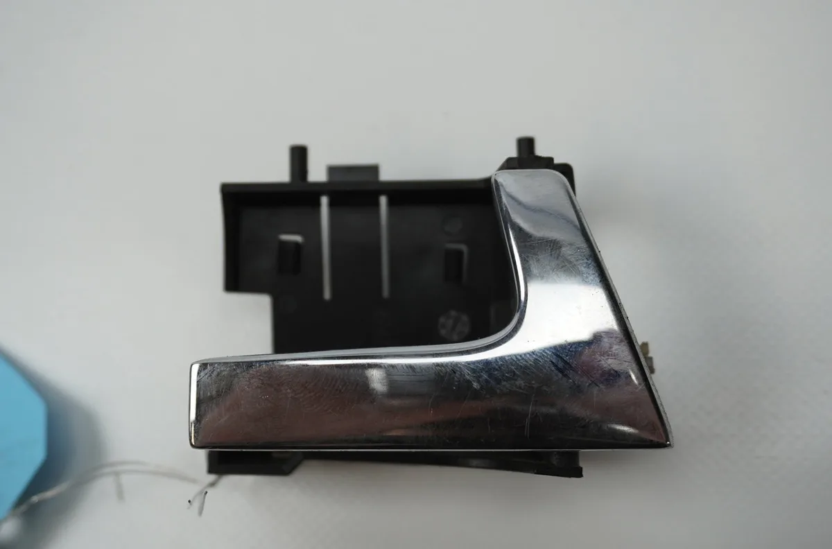 Poignee int porte avd Volkswagen POLO (6N2) 1.4 (1999-2001) 5 portes occasion