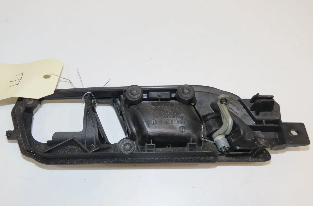 Poignee int porte avd Volkswagen POLO (9N_, 9A_) 1.2 12v (2001-2007) 5 portes occasion