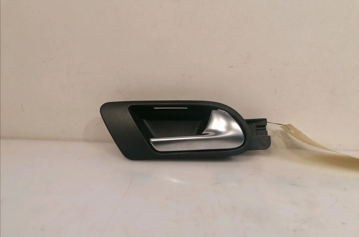 Poignee int porte avd Volkswagen TIGUAN (5N_) 2.0 tdi (2008-2018) occasion