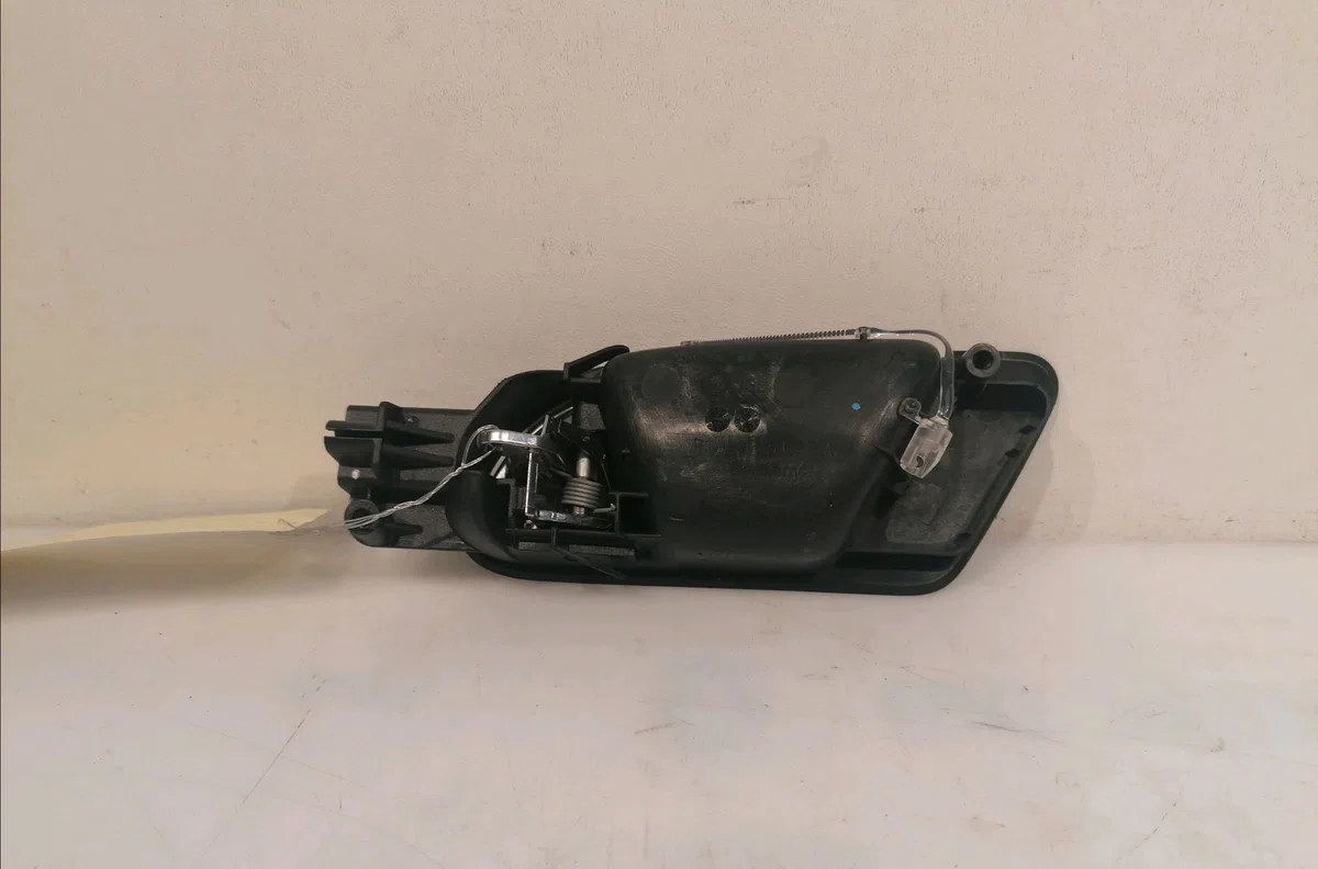 Poignee int porte avd Volkswagen TIGUAN (5N_) 2.0 tdi (2008-2018) occasion