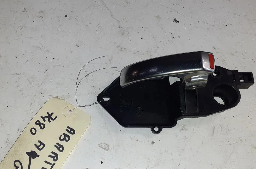 Poignee int porte avg Abarth 500 - 595 - 695 1.4 (312.axz11) (2016) occasion