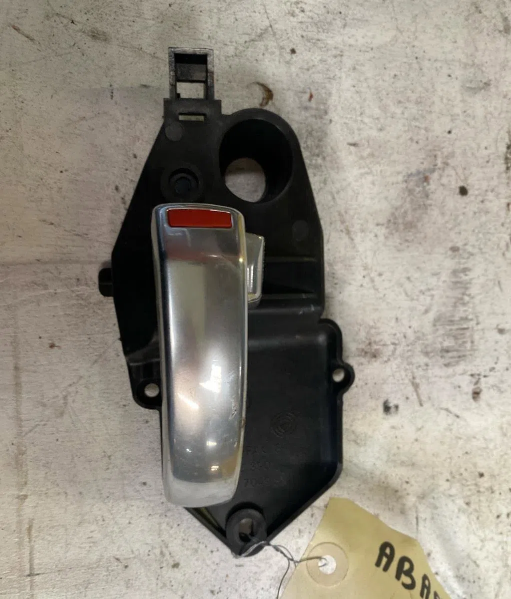 Poignee int porte avg Abarth 500 - 595 - 695 1.4 (312.axz11) (2016) occasion