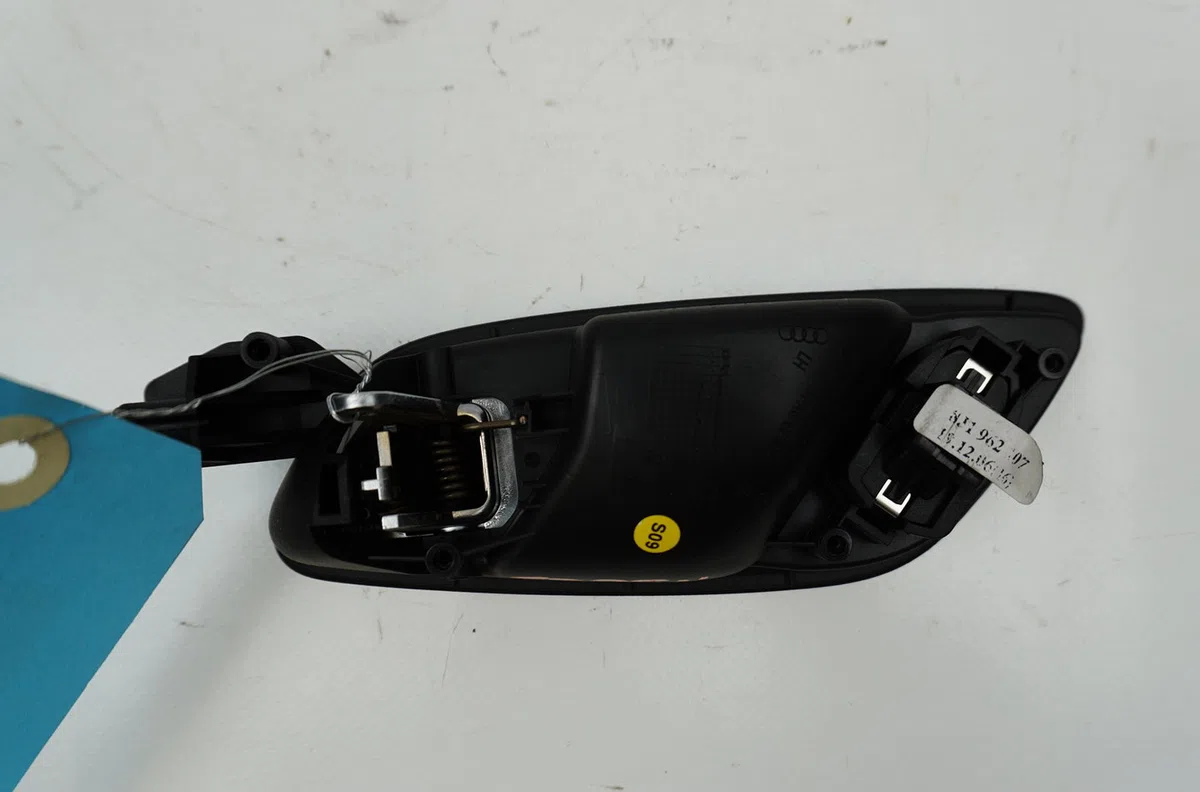 Poignee int porte avg Audi TT (8J3) 2.0 tfsi (2006-2010) occasion