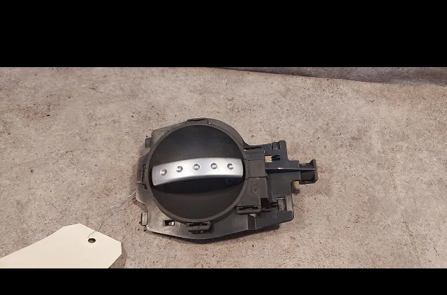 Poignee int porte avg Citroen C2 (JM_) 1.1 (2003-2012) 3 portes occasion