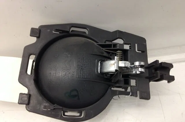 Poignee int porte avg Citroen C3 I (FC_, FN_) 1.4 hdi (2003-2011) 5 portes occasion