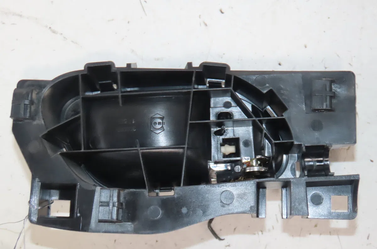Poignee int porte avg Citroen C4 GRAND PICASSO I (UA_) 1.6 hdi 110 (2010-2013) occasion