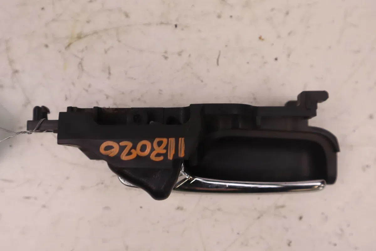 Poignee int porte avg Daihatsu CUORE VII (L275_, L285_, L276_) 1.0 (2007) occasion