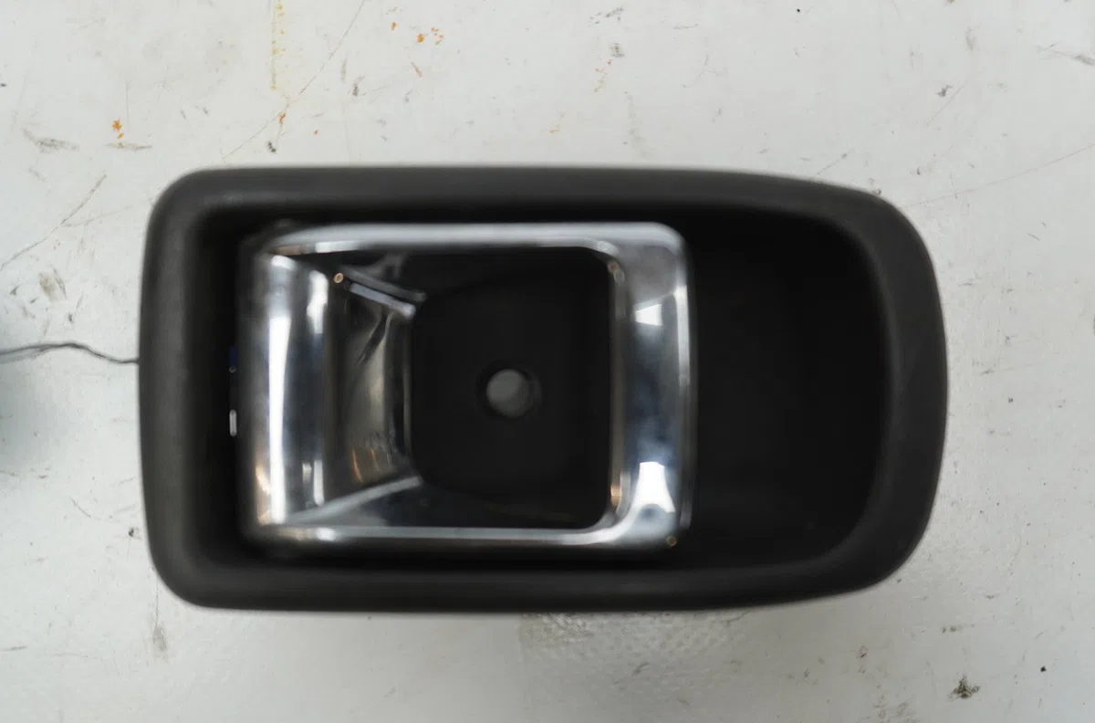 Poignee int porte avg Daihatsu SIRION (M1) 1.0 i 4wd (1999-2000) occasion
