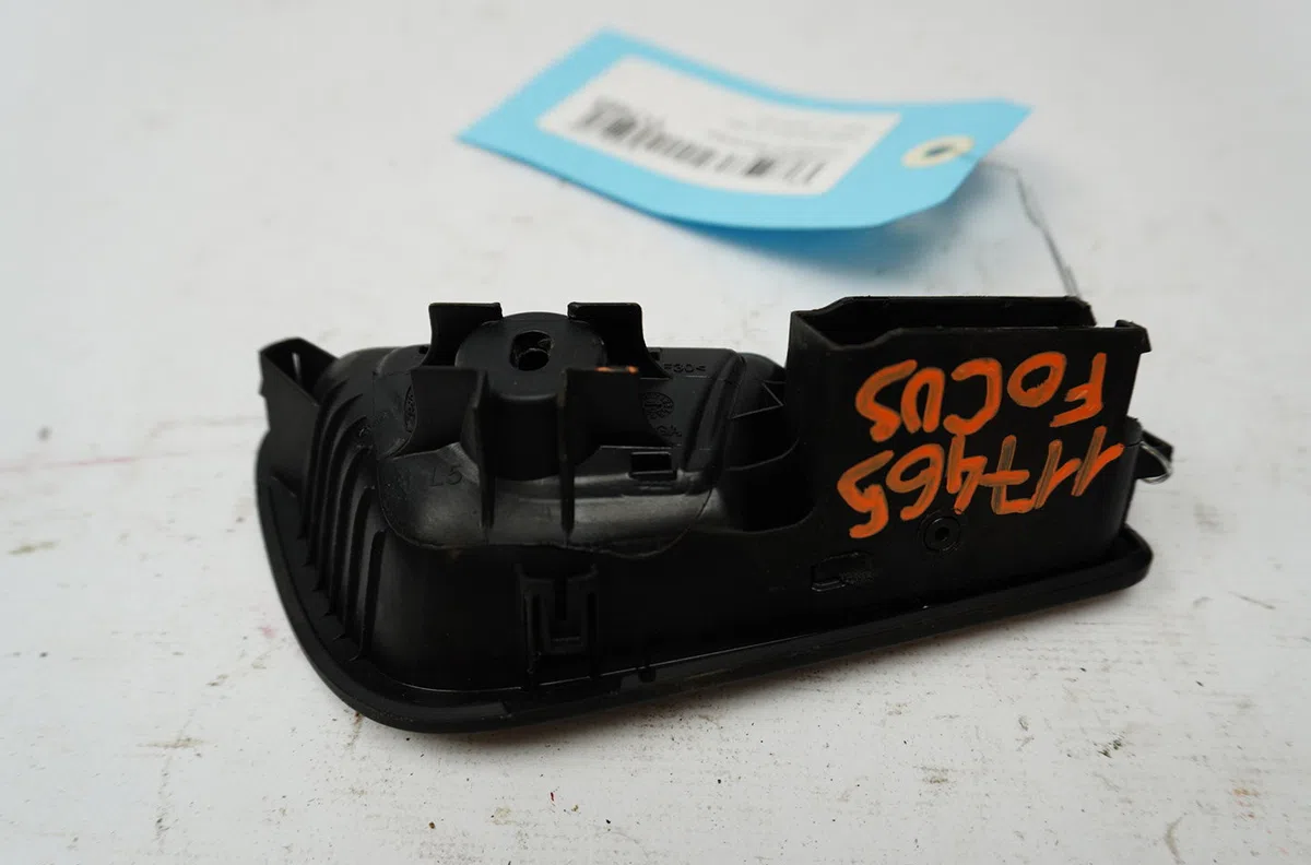 Poignee int porte avg Ford FOCUS III Turnier 1.6 tdci (2010) occasion