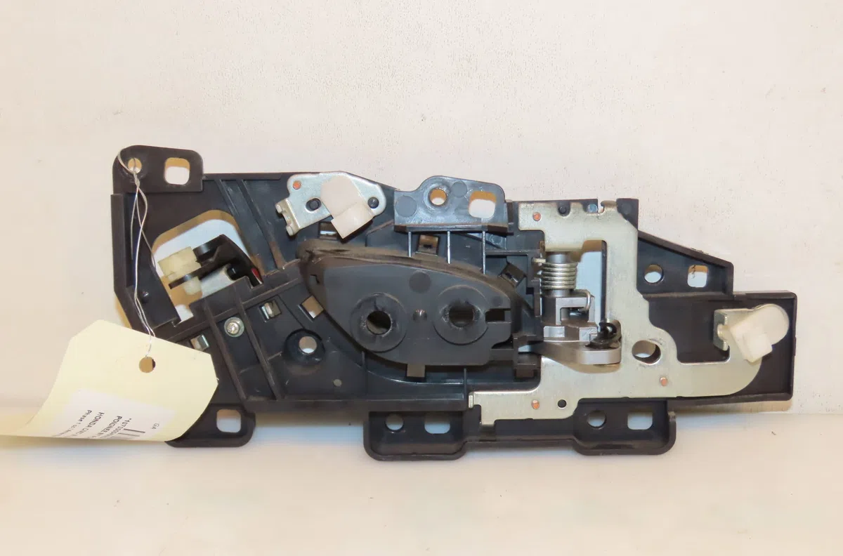 Poignee int porte avg Honda CIVIC VIII Hatchback (FN, FK) 2.2 ctdi (fk3) (2005) 5 portes occasion