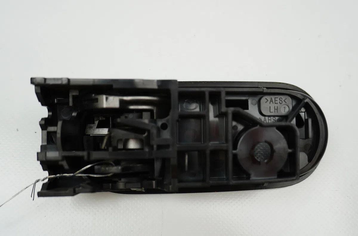Poignee int porte avg Mazda 2 (DE_, DH_) 1.3 (de3fs) (2007-2015) occasion