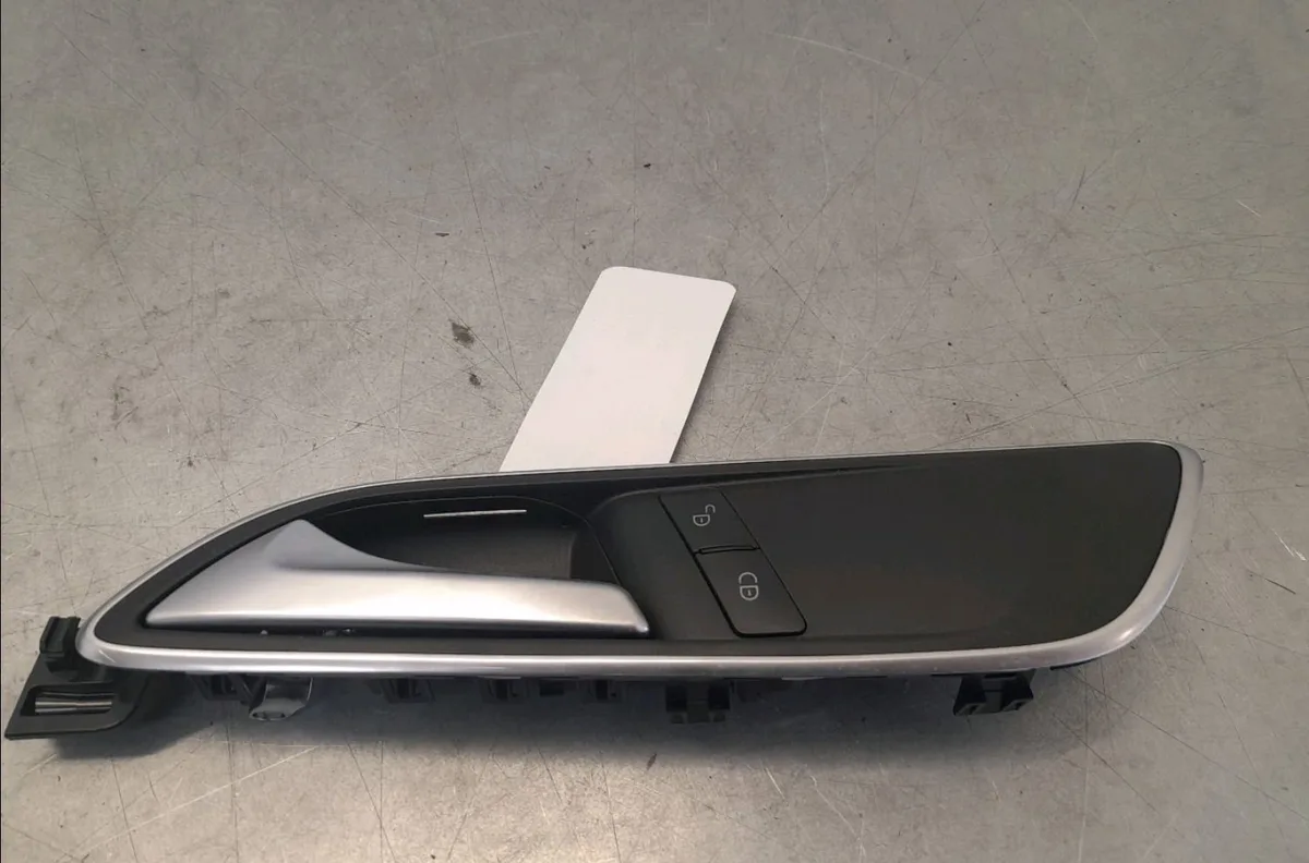 Poignee int porte avg Mercedes-benz CLASSE A (W176) A 160 (176.041) (2015-2018) occasion
