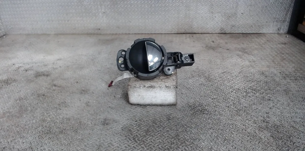Poignee int porte avg MINI MINI 2 R55 MINI 2 R55 CLUBMAN PHASE 1 BREAK occasion
