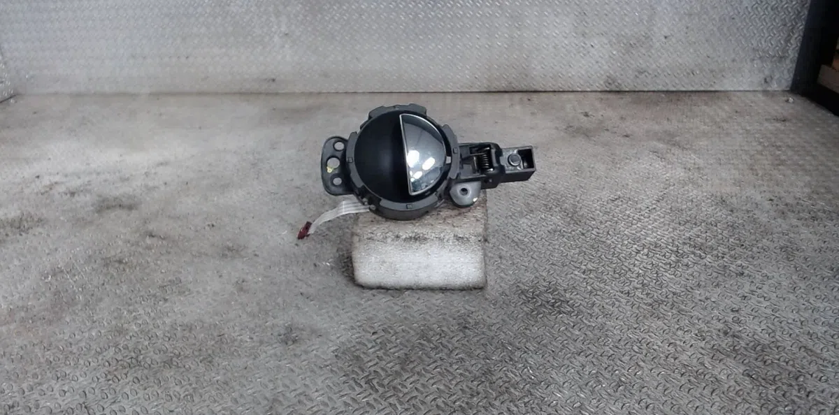 Poignee int porte avg MINI MINI 2 R55  MINI 2 R55 CLUBMAN PHASE 1 BREAK occasion