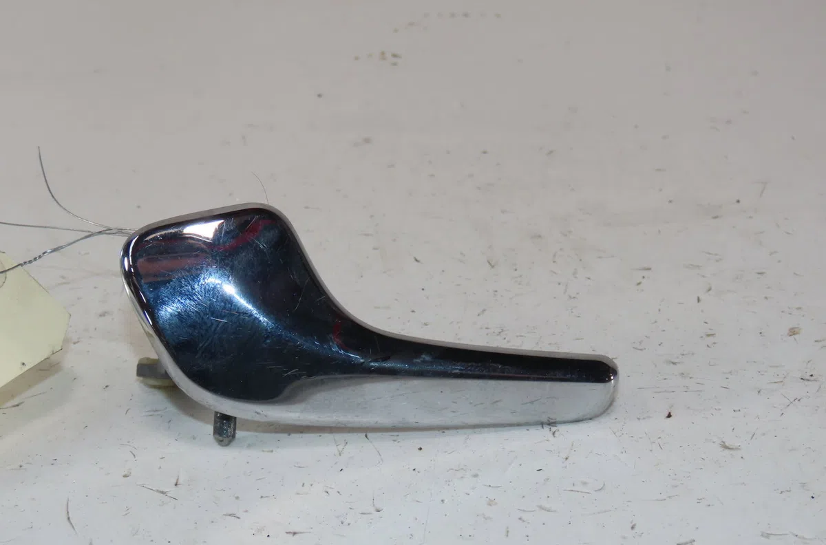 Poignee int porte avg Opel CORSA D (S07) 1.2 (l08, l68) (2006-2014) 5 portes occasion