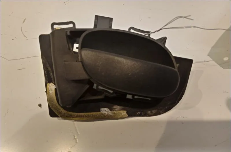 Poignee int porte avg Peugeot 206 3-5 portes (2A-C) 1.4 16v (2003-2008) occasion