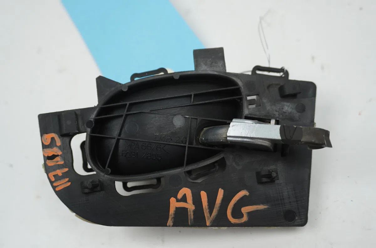 Poignee int porte avg Peugeot 206 CC (2D) 1.6 16v (2dnfuf, 2dnfur) (2000-2007) 2 portes occasion