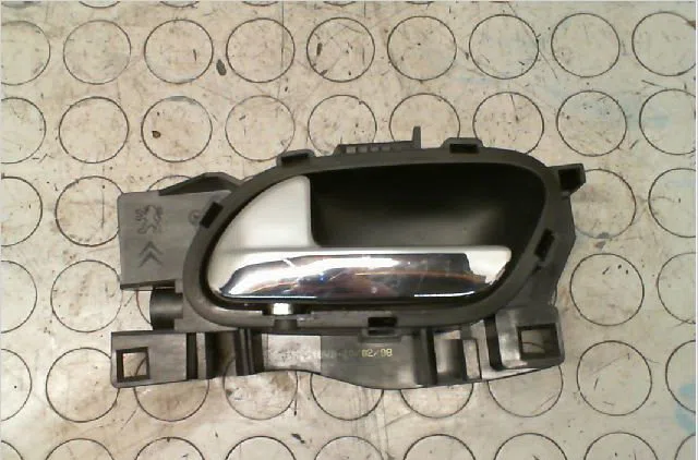 Poignee int porte avg Peugeot 207-207 (WA_, WC_) 1.6 hdi (2006-2013) 5 portes occasion