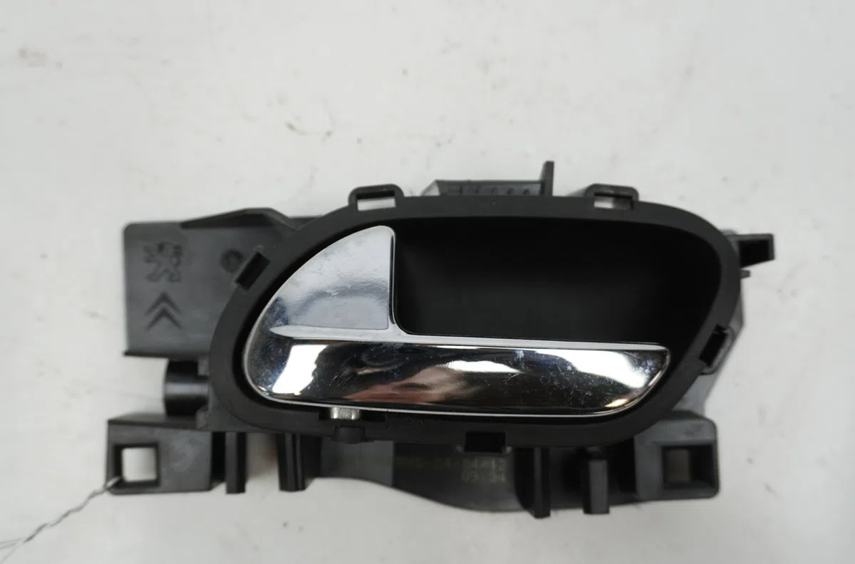Poignee int porte avg Peugeot 207 SW (WK_) 1.6 hdi (2007-2012) 5 portes occasion